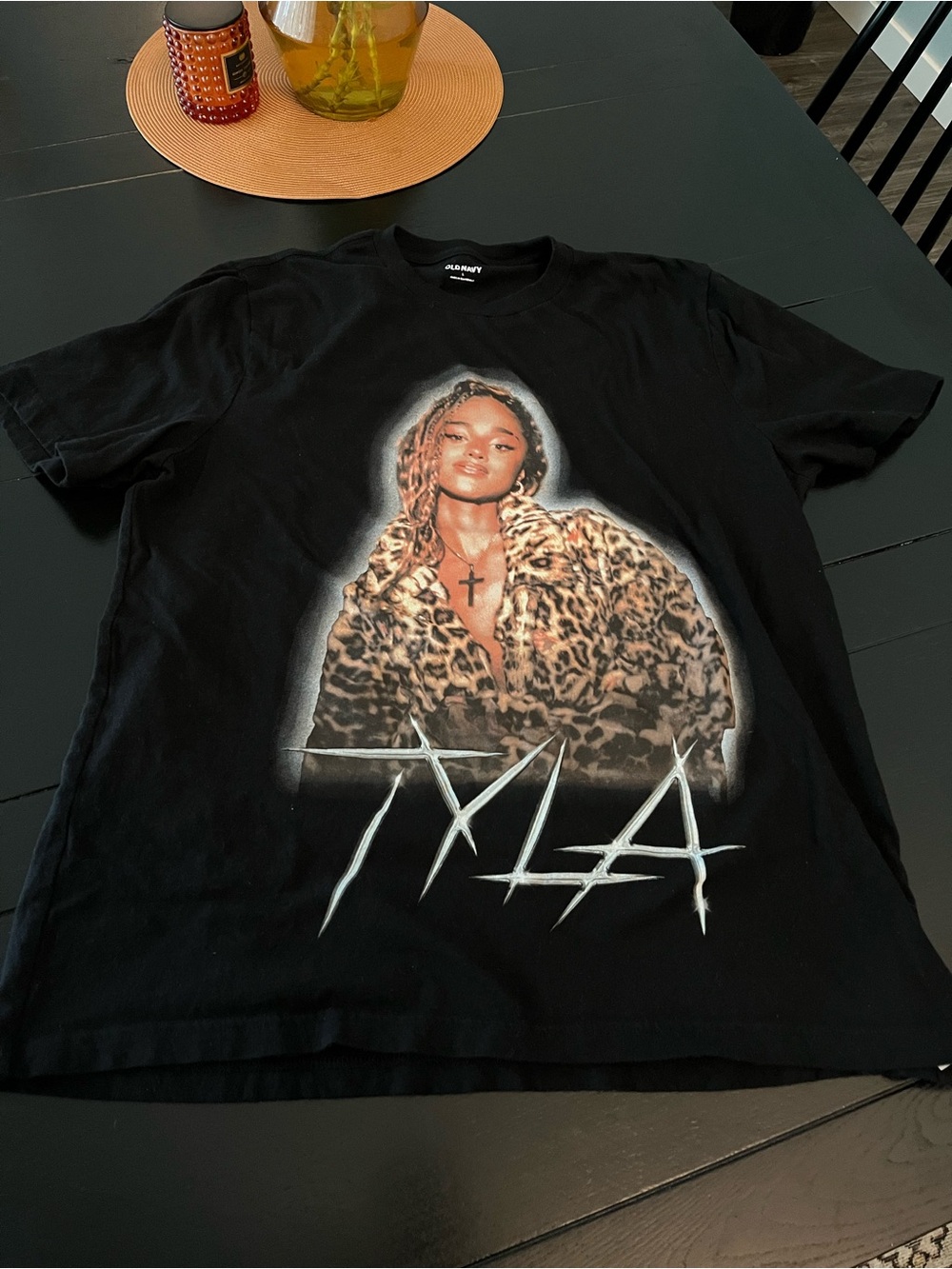 Old Navy Black Short Sleeve Graphic Tee with Leopard Print Portrait